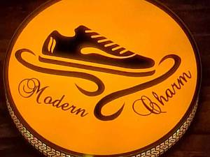 فروشگاه کفش مدرن چرم در رشت