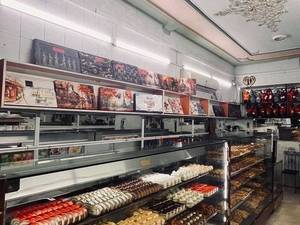 شیرینی فروشی سه برگ رشت