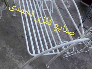 نیمکت فلزی
