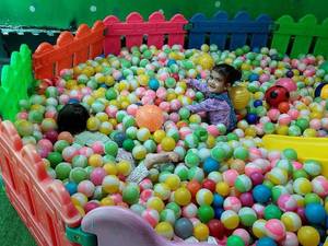 استخر توپ در مهد و پیش دبستان قرانی یاس