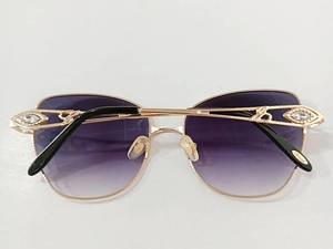 عینک‌ آفتابی‌ اورجینال زنانه در سنندج