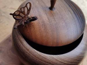 خرید شکلات‌خوری درب‌دار چوبی در اصفهان 