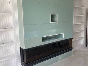 اجرای دکور تی‌وی و شومینه با کناف در چالوس