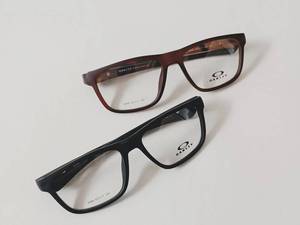 خرید عینک طبی مردانه لاکچری در سنندج