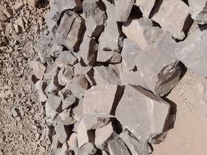 کف سازی باغ با سنگ لاشه در دماوند