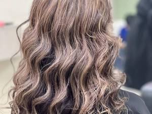 بالیاژ تخصصی برای موهای تیره در انزلی