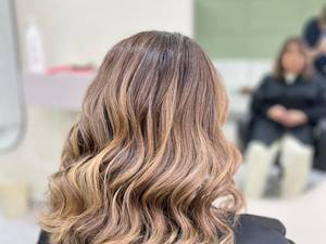 بالیاژ تخصصی برای موهای تیره در انزلی