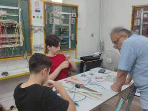 دوره آموزشی برق صنعتی و برق ساختمان در رشت