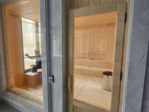 طراحی و چیدمان حرفه‌ای سونا خشک در تهران