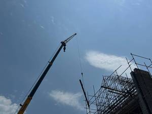 بارگیری و انتقال شیشه ۲۰ تنی در سیسنگان نوشهر