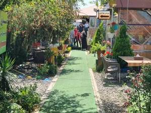 کافه رستوران با آلاچیق سنتی در رشت