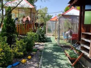 فضای باز و آلاچیق سنتی در رشت