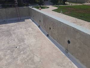 آب‌بندی استخر بتنی با عایق دو جزئی در رشت