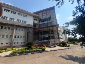 آب‌بندی نمای سنگ با عایق بیرنگ در رشت