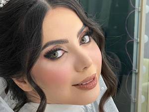 میکاپ آرتیست برای میکاپ لایت عروس در بوشهر