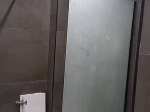 قیمت شیشه جداکننده دوش حمام در اصفهان