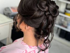 میکاپ و شینیون حرفه‌ای در کرج