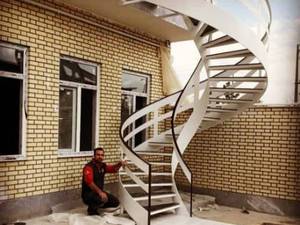 ساخت پله فلزی برای ساختمان مسکونی