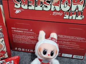 خرید و قیمت عروسک لبوبو مدل کوکاکولا 