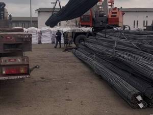 تخلیه و بارگیری میلگرد در بندرانزلی