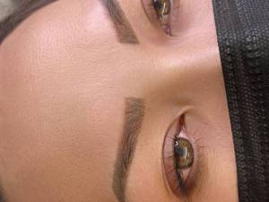 طراحی ابرو دخترانه با میکروبلیدینگ در قرچک