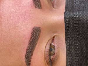 طراحی ابرو دخترانه با میکروبلیدینگ در قرچک