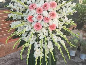 تاج گل طبیعی دو طبقه برای مراسم ختم در آمل