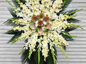 تاج گل طبیعی دو طبقه برای مراسم ختم در آمل