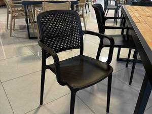 فروش میز فلزی ترمو و صندلی پلاستیکی در انزلی