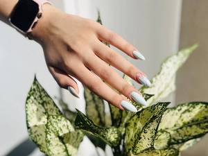 کاشت ناخن طرح بهاری دخترانه در ساری