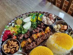 رستوران و کافی‌شاپ کنار جاده سقالکسار