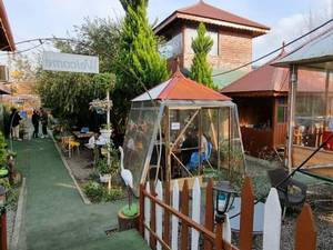 رستوران و کافی‌شاپ کنار جاده سقالکسار