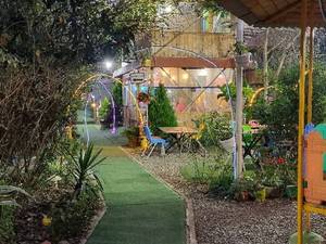 رستوران و کافی‌شاپ کنار جاده سقالکسار