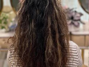 کراتین موهای خشک در سالن زیبایی ماه ثنا
