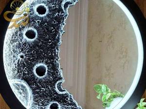 آینه دکوراتیو طرح ماه برجسته