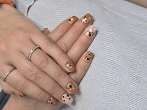 کاشت ناخن با مواد درجه یک در اشرفی اصفهانی