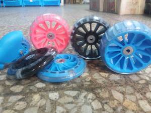 چرخهای اسکوتر و چمدان