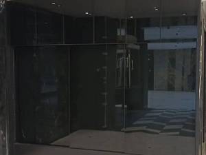 درب شیشه‌ای دکوفیکس کمد دیواری با طراحی مدرن