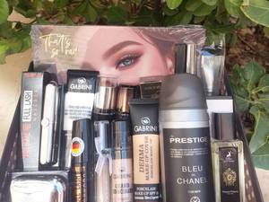 پک مشکی آرایشی شیک و کاربردی برای استفاده روزمره
