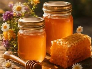 عسل آویشن و گون با عطر و طعم گیاهی