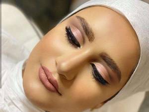 میکاپ بصورت کاملا حرفه ای با کادری مجرب در شیراز