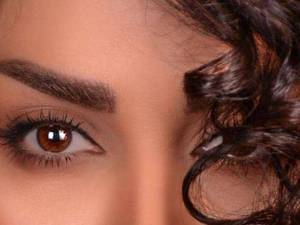 انجام میکاپ با وی کانتور