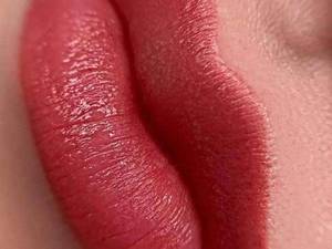 انجام کانتور دائمی لب با ماندگاری بالا