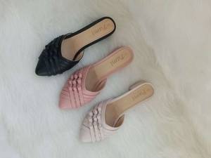 صندل چرم جلو بسته