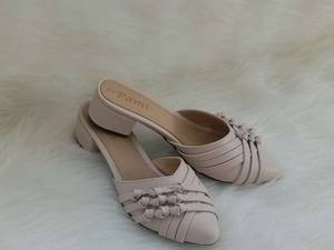 صندل چرم جلو بسته