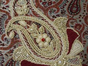 پارچه‌ی ترمه طرح با سرمه قرمز 