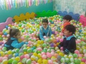 استخر توپ در مهدکودک